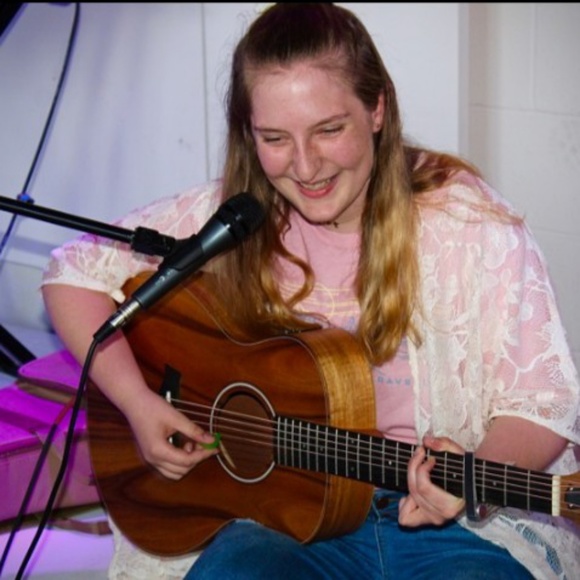 Meet your Posher, Hannah - Picture 1 of 1